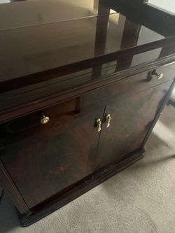Serving table