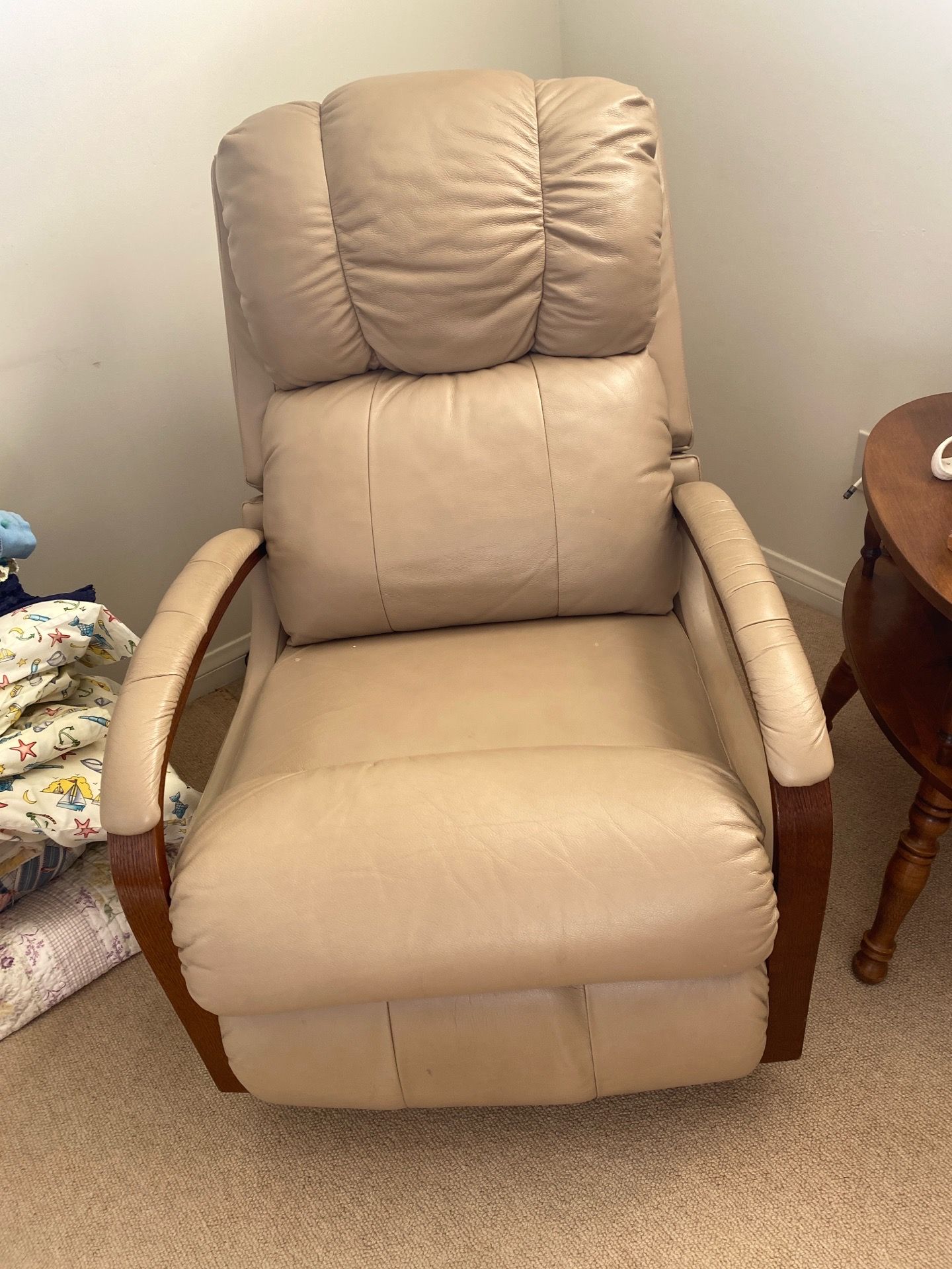 Beautiful medium sized recliner