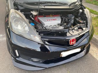 BRAND NEW 1PCS HONDA RED FRONT GRILLE H LOGO JDM EMBLEM FOR HONDA FIT JAZZ 2018-2020 & HONDA HR-V 2016-2022