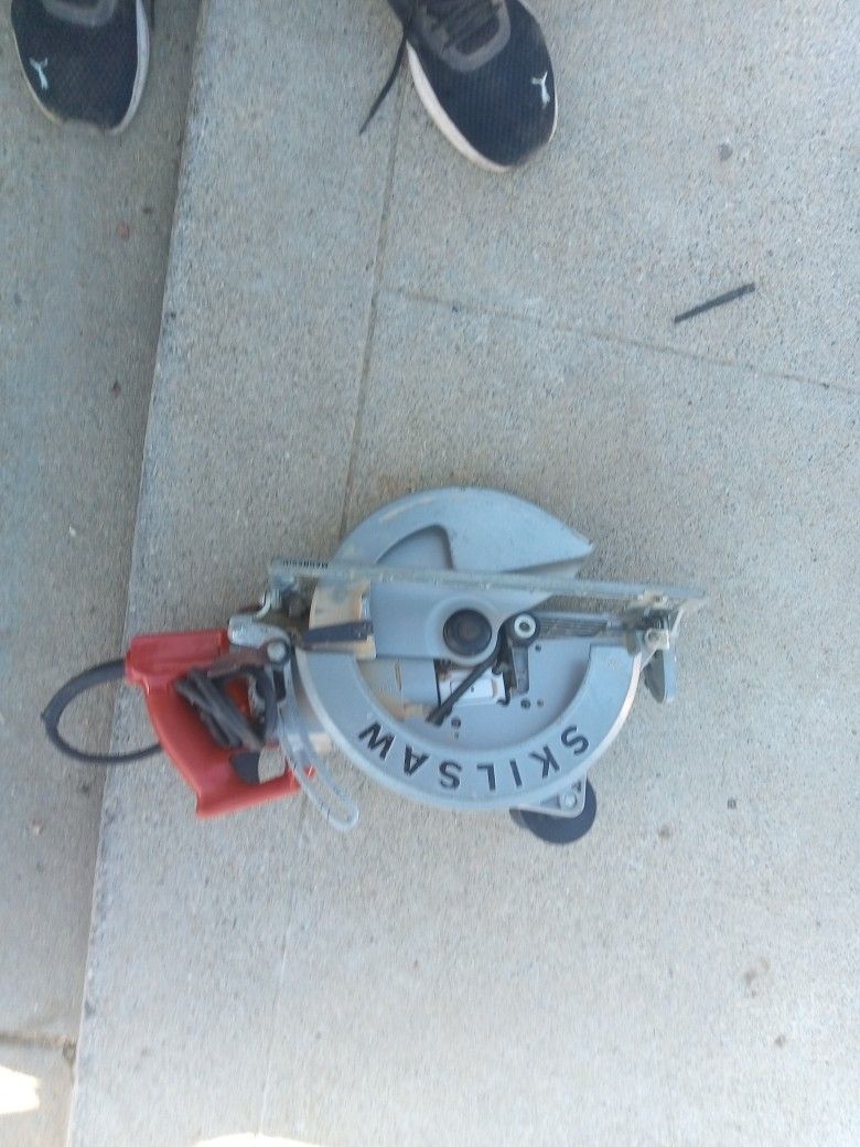 SKIL 15-Amp 10-1/4-in Worm Drive Corded Circular Saw