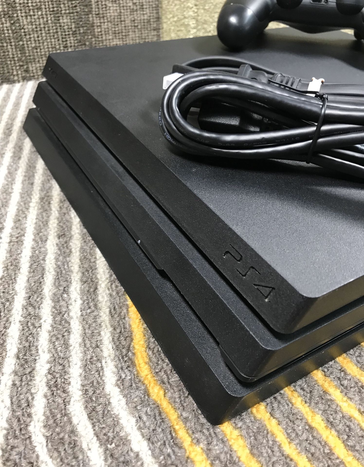 PS4 Pro - 1Tb - Controller & Cables Included