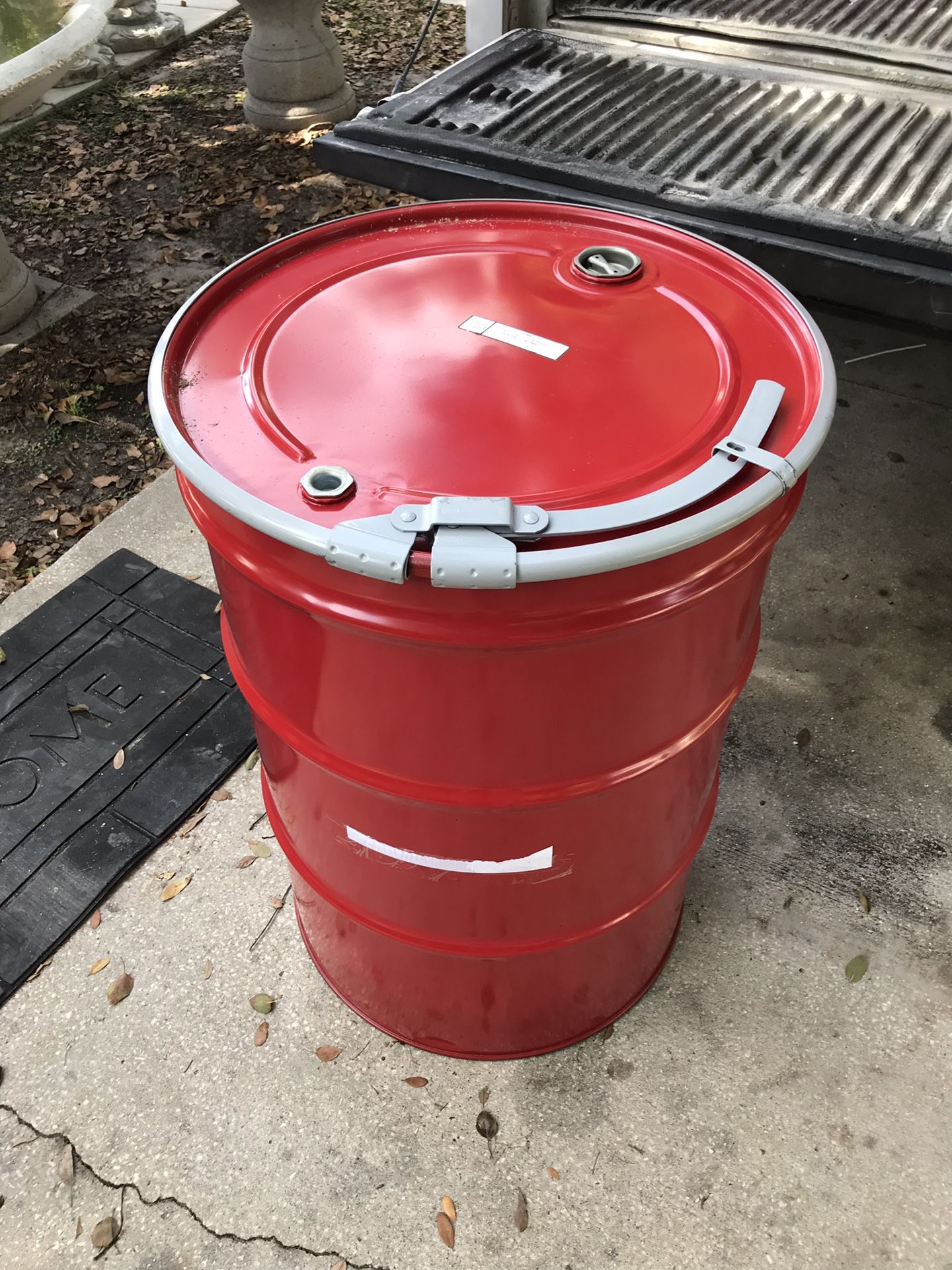 Super clean!! 55 gallon drums with easy lock lids!! for Sale in Plant