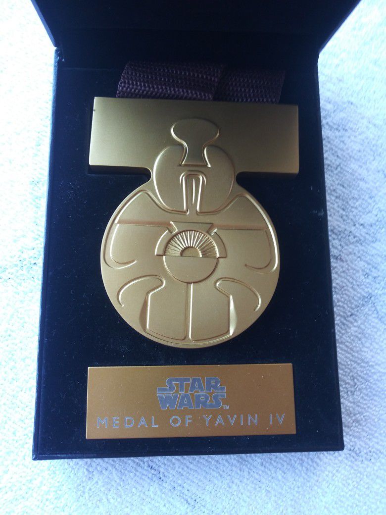 Brand New Still In Box Disney Star Wars A New Hope Medal Of Yavin. Full Size 1:1 Scale. A Must Have For Any Star Wars Fan. A Disney Parks Exclusive