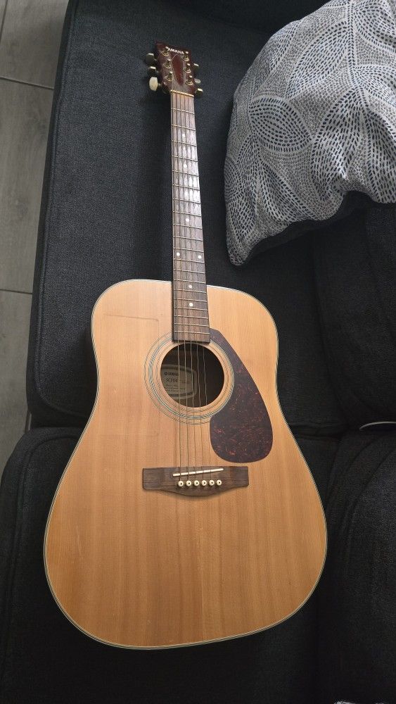 Acoustic Guitar 