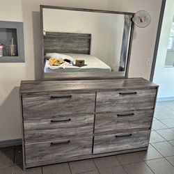 Queen Size Bedroom Set 