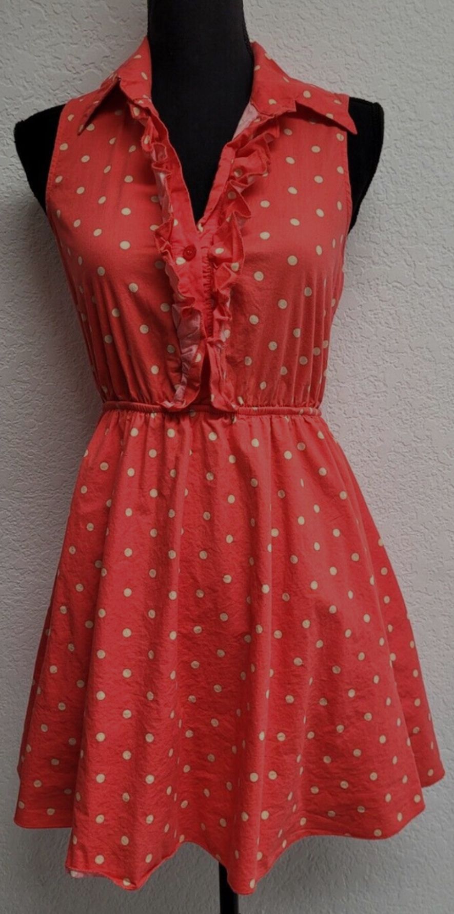 Women’s Bailey Blue Peach and white polka dot sleeveless dress with ruffles size L