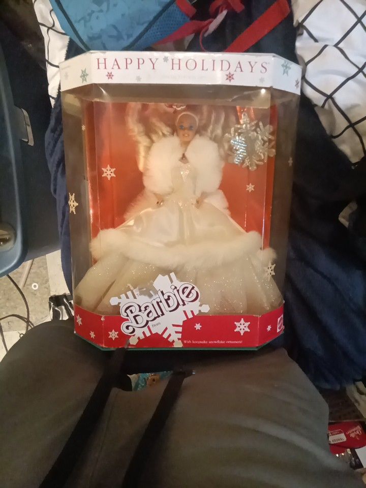 Special Edition 1989 Barbie With Keepsake Snowflake
