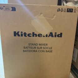 Brand New KitchenAid - 5.5 Quart Bowl-Lift Stand Mixer 