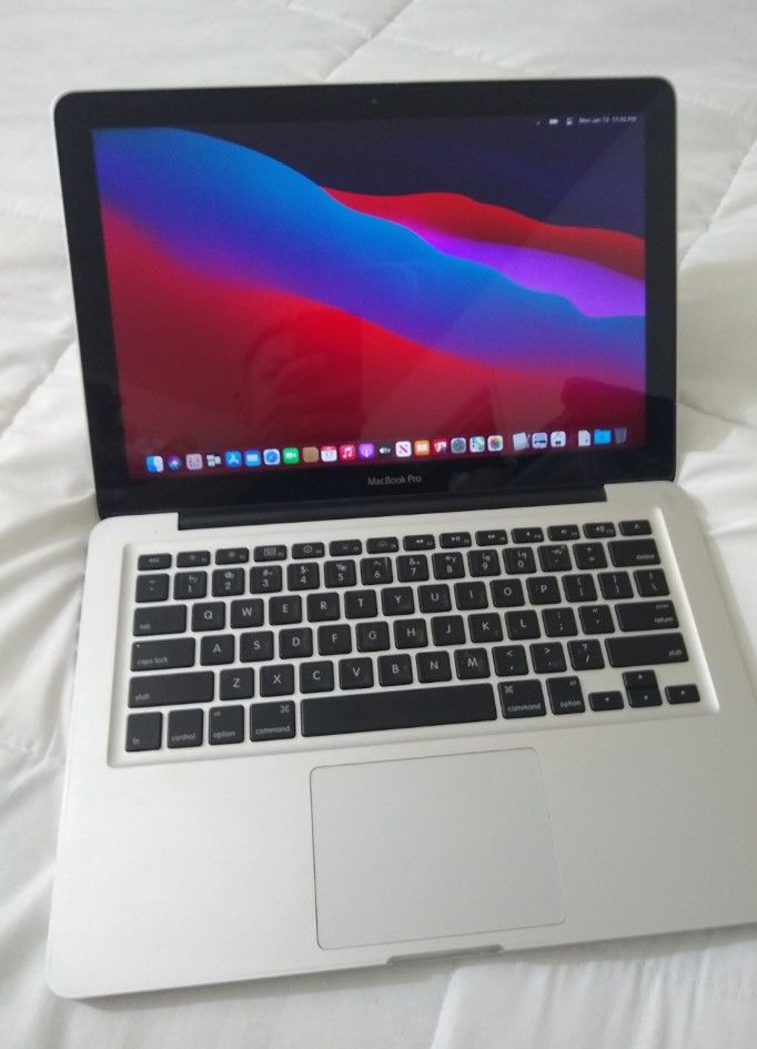 Apple Macbook Pro Retina 2013 i5 8gb Ram SEQUOIA OS Core Patched, Charger Included