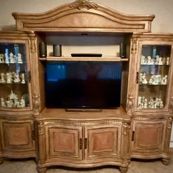 Entertainment Center / Wall Unit / TV