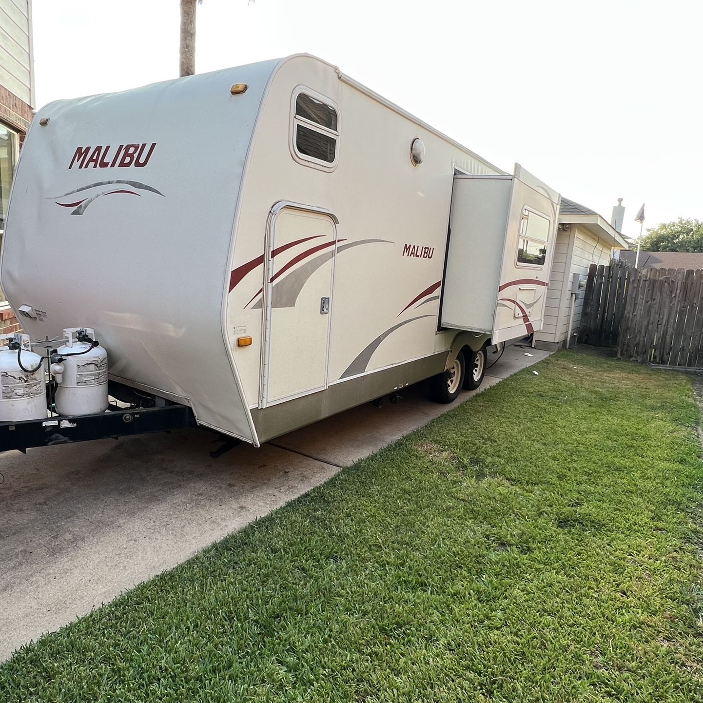 2009 Skyline Malibu 26ft Two Slides 