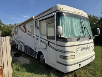 2001 DAMON ULTRASPORT FREIGHTLINER