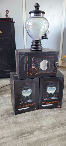 Snake glass dispenser