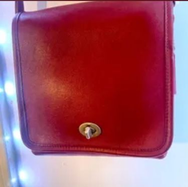 IMMACULATE VINTAGE RED COACH CROSSBODY