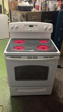 Electric Stove Brand General Electric Everything Works Well With A 3 Months Of Warranty