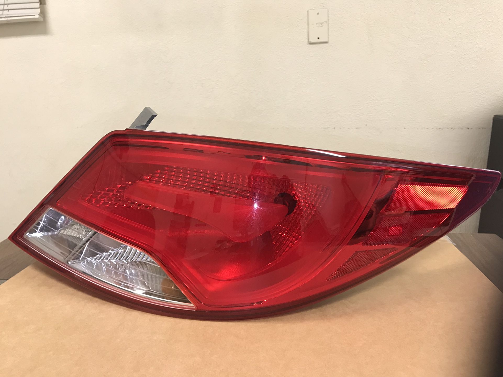 2012-2014 Hyundai Accent | Right Tail Light 