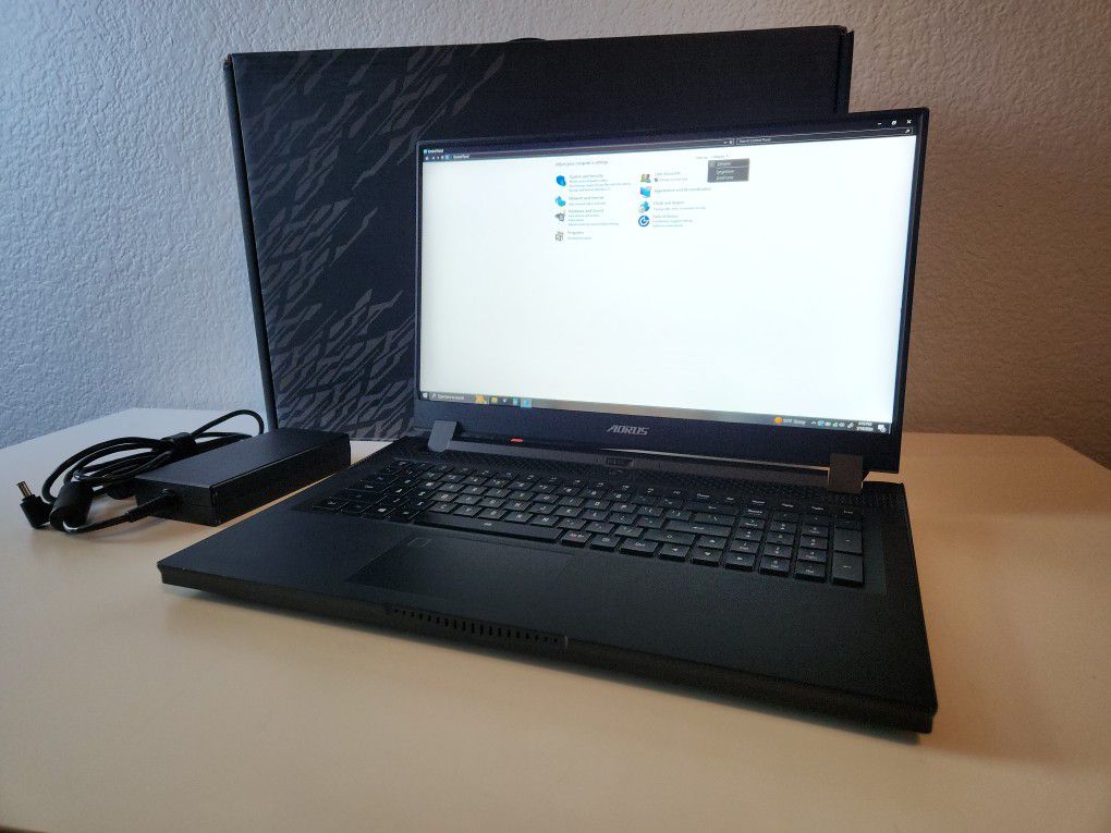 Aorus 17G Laptop RTX 3080 i7-11800H 32GB 2TB SSD