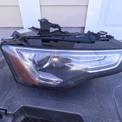 Audi A5 Right/Passenger Side Headlight (Used w/ Minor Scratches) 2013 And Up