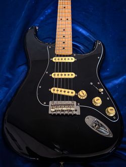 Limited Edition Fender Player Made In Mexico Guitar Black 2023 Maple Fretboard WITH GIG BAG