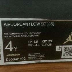 Air Jordan 1 Low SE (GS) Size 4y
