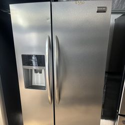 Frigidaire Side/side Stainless Steel   60 day warranty/ Located at:📍5415 Carmack Rd Tampa Fl 33610📍