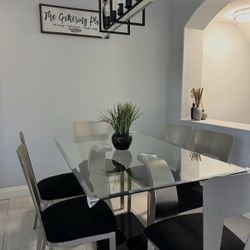 7-Piece Glass Dining Set – Excellent Condition