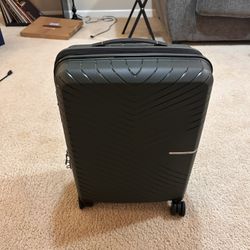 New: Dark Hunter Green Travelers Choice Suitcase