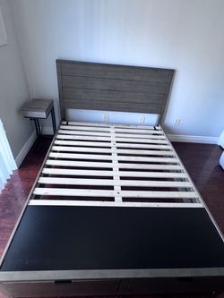 Queen Bed + Nightstand Grey Wood Set