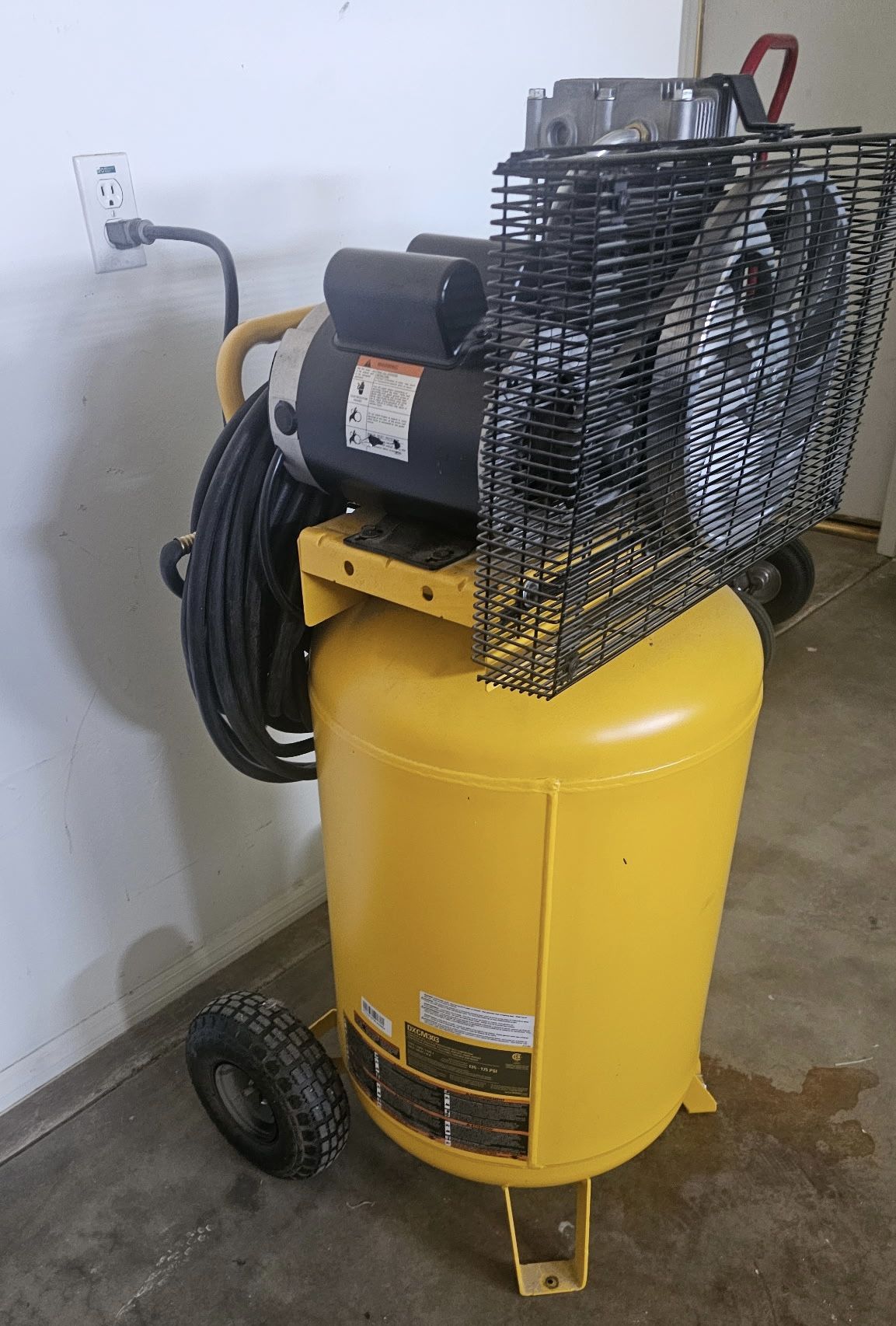 DEWALT 30 Gal., Max 175 psi Electric Vertical Portable Air Compressor with 200ft hose, quick release