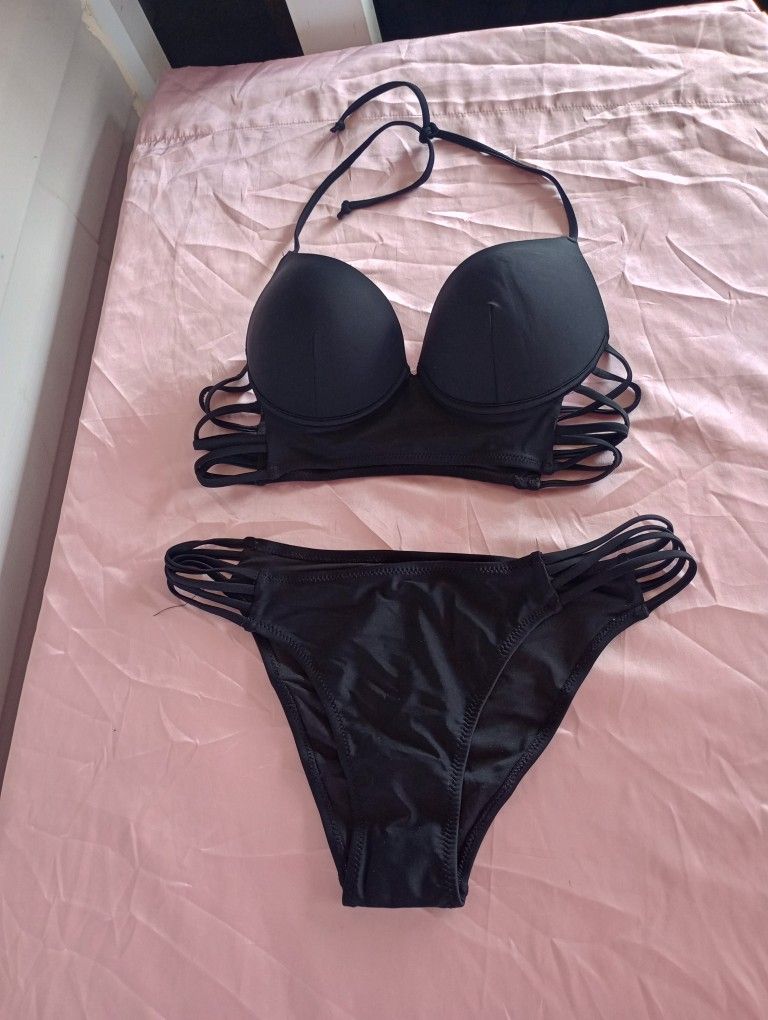 Fashion Nova A Destination Strappy Halter 2 Pc. Bikini Set Black Size L NWT.