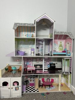 Kidscraft Doll House
