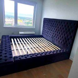 🔥Brand New 🔥Flannelette Upholstered Queen Platform Bed
with Storage on Footboard and Rails👍in Stock 💧Starting at $100/mo