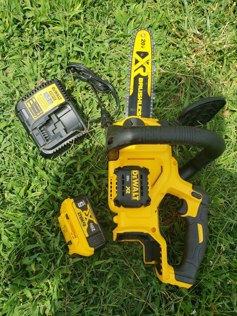 Dewalt Chainsaw And Battery And Charger 225 Only Used 1 Time 