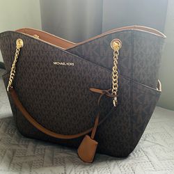 Micheal Kors Wallet for Sale in Moreno Valley, CA - OfferUp