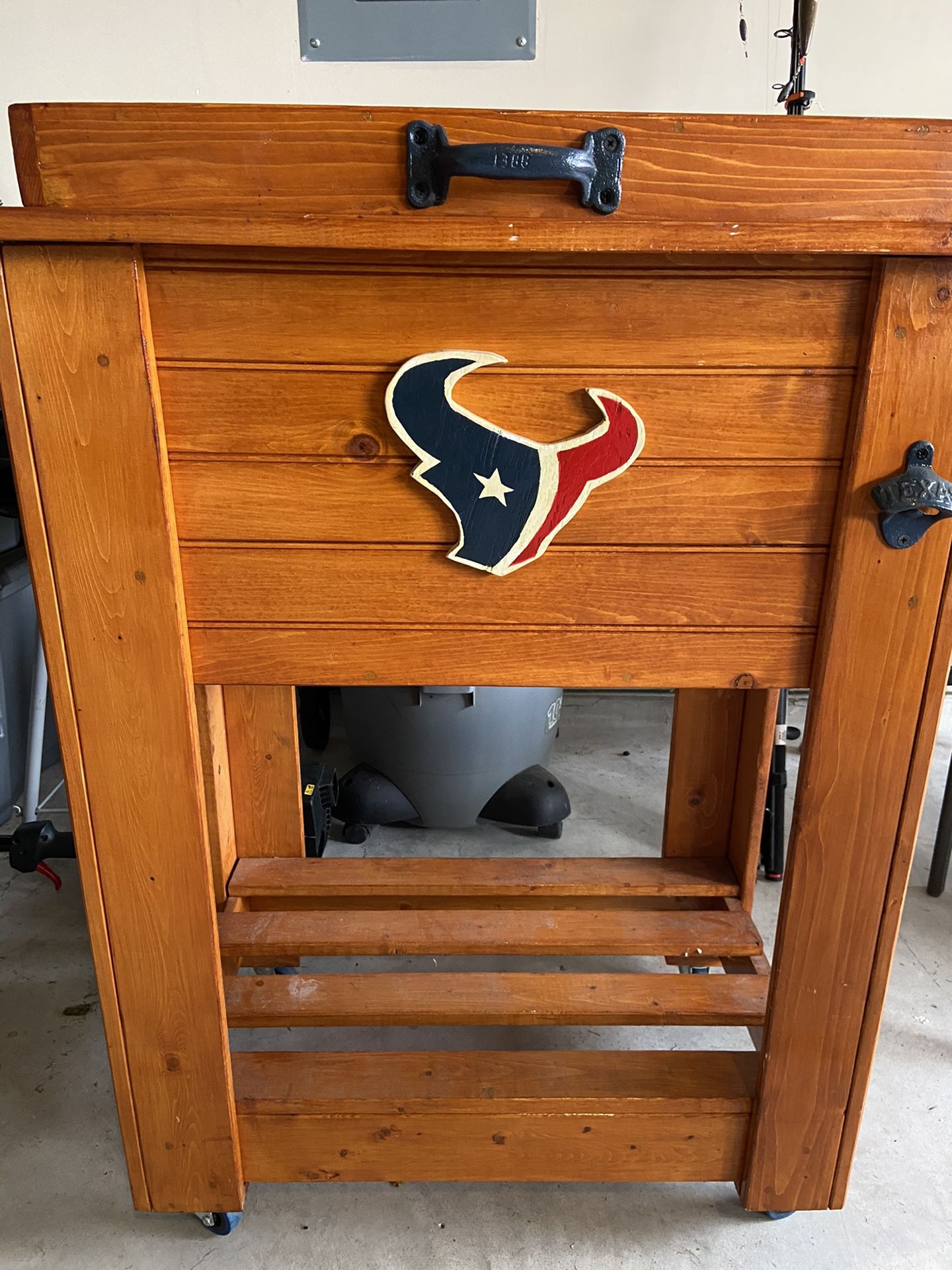 Texan wooden cooler