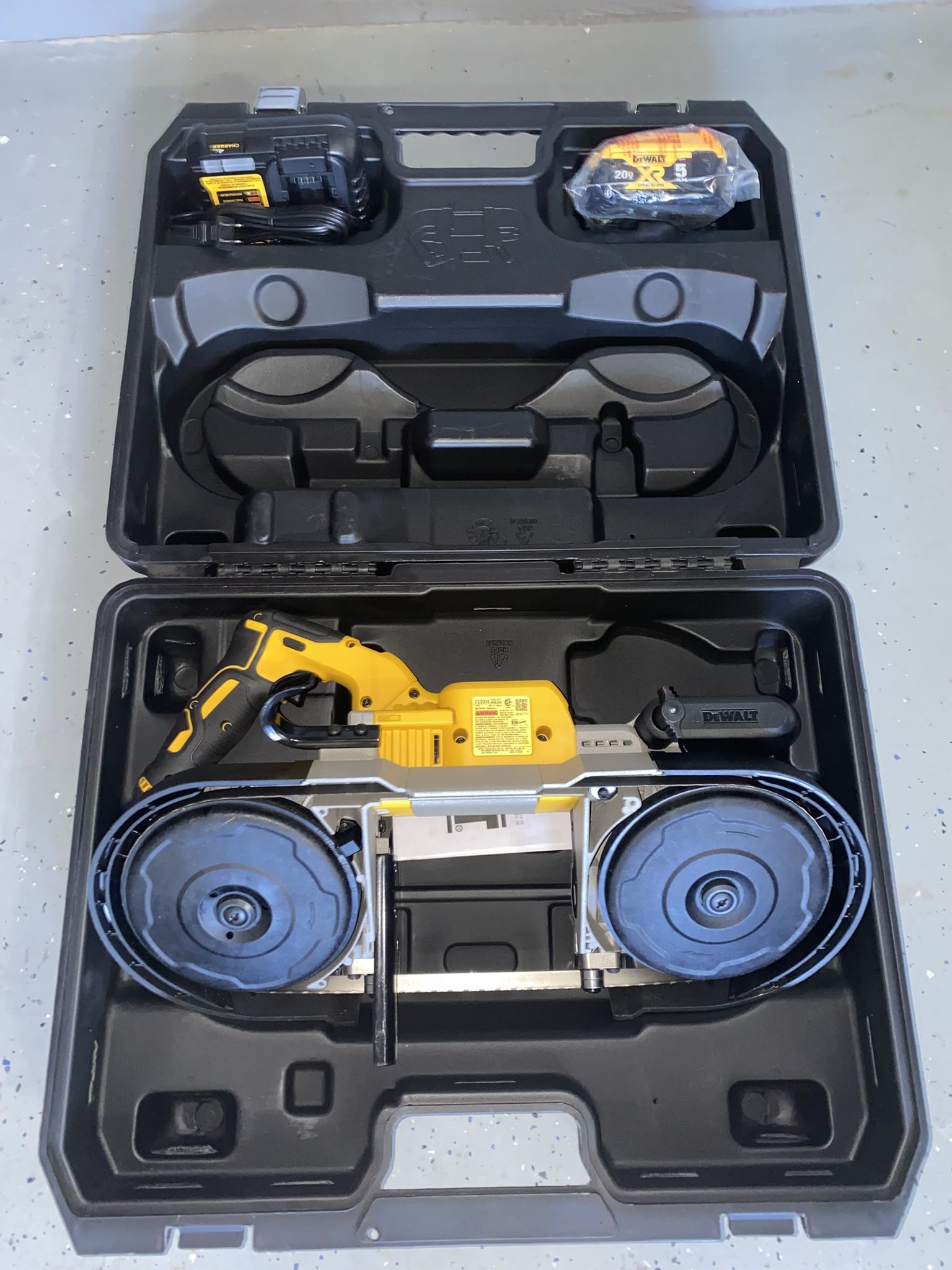 DeWalt 20V MAX XR Deep‑Cut Band Saw Kit – DCS374P2
