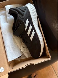 Adidas kids shoes brand new size 2k