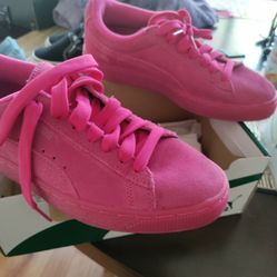 Pink Pumas 