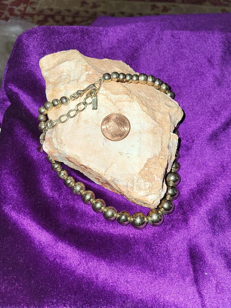 Monet Choker. Nice.
