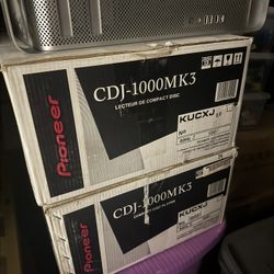 Dj equipment 