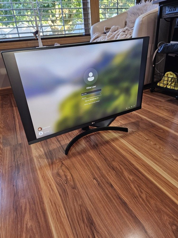 32 Inch QHD 1440P IPS HDR10 Monitor with AMD FreeSync™