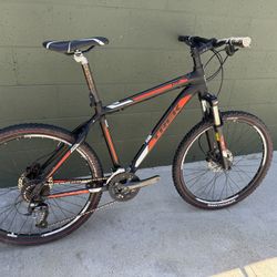 Trek 4300 4 Series Hard Tail Size Medium