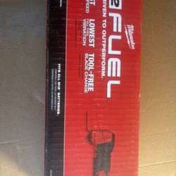 Milwaukee M2 Fuel Multitool + Battery’s 