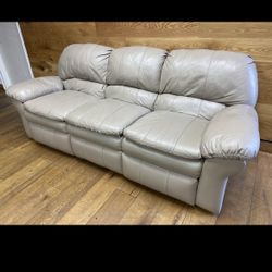 Couch With 2 Recliner On Each Side In great Condition 