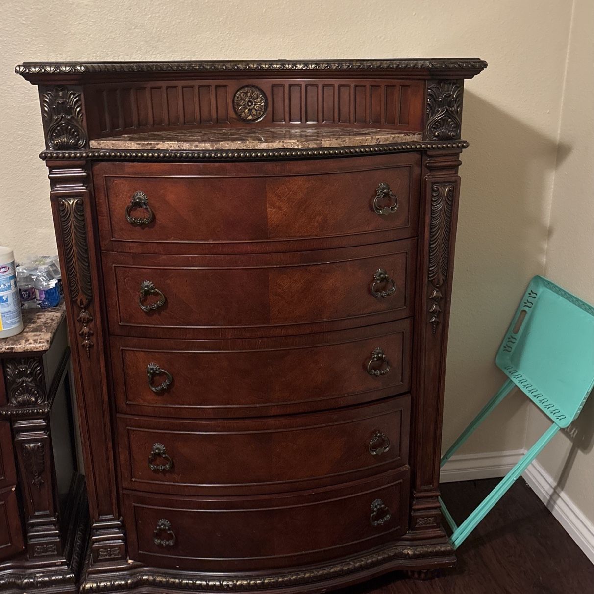 Dresser 