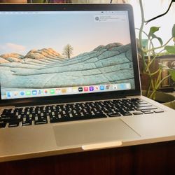 2015 MacBook Pro 13” Retina 2.7 i5 8GB Ram 250gbSSD Charger Included