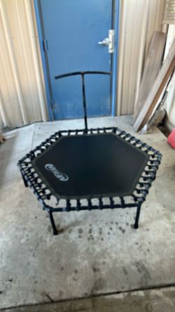 Personal jogging trampoline