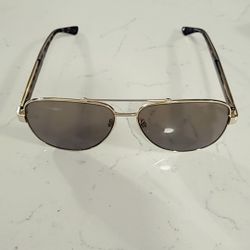 AUTHENTIC GUCCI SUNGLASSES WITH CASE