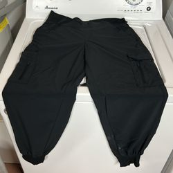 Women’s dry fit cargo pants Med