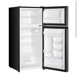 Magic Chef Refrigerator With Top Freezer